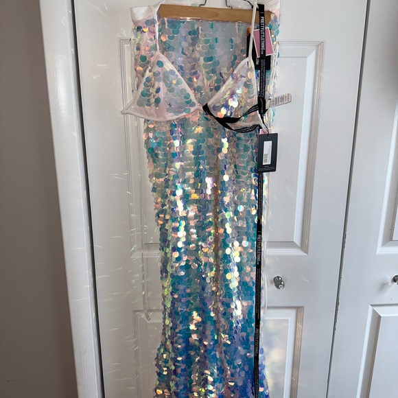 PrettyLittleThing white, iridescent sequin flare pants and bra top - Picture 7 of 12
